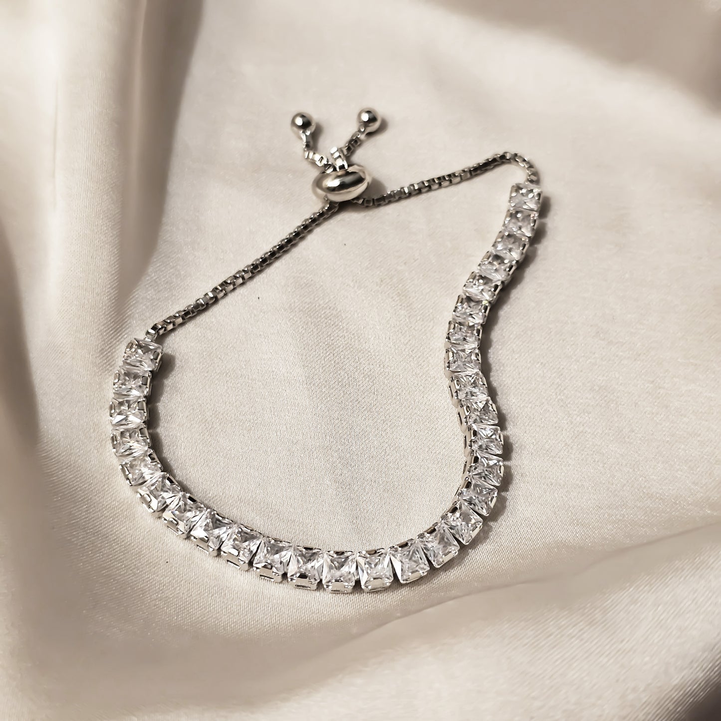 Glamorous Wreath Style Marquise Cut Zircon Bracelet (Silver)