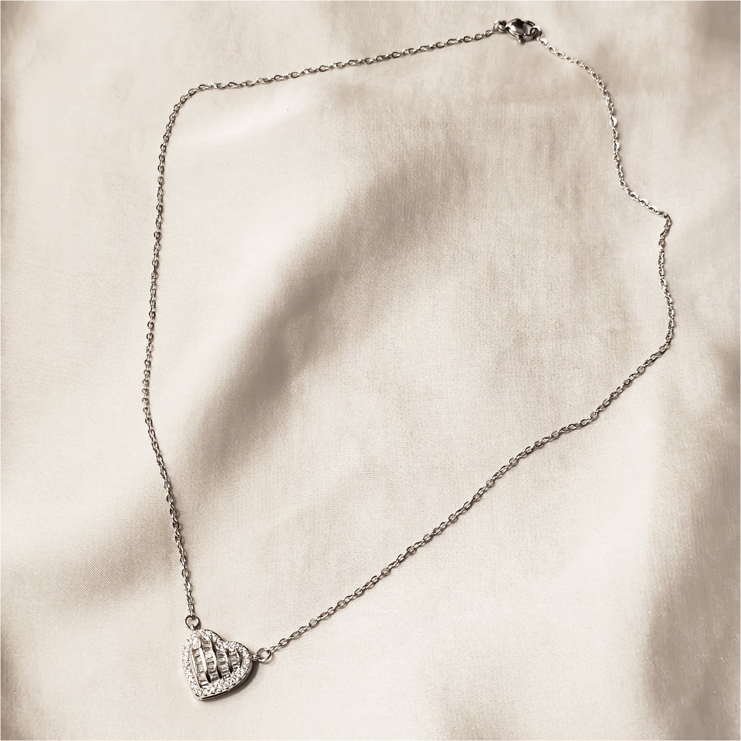 luxury And Charming Heart Style Pendant
