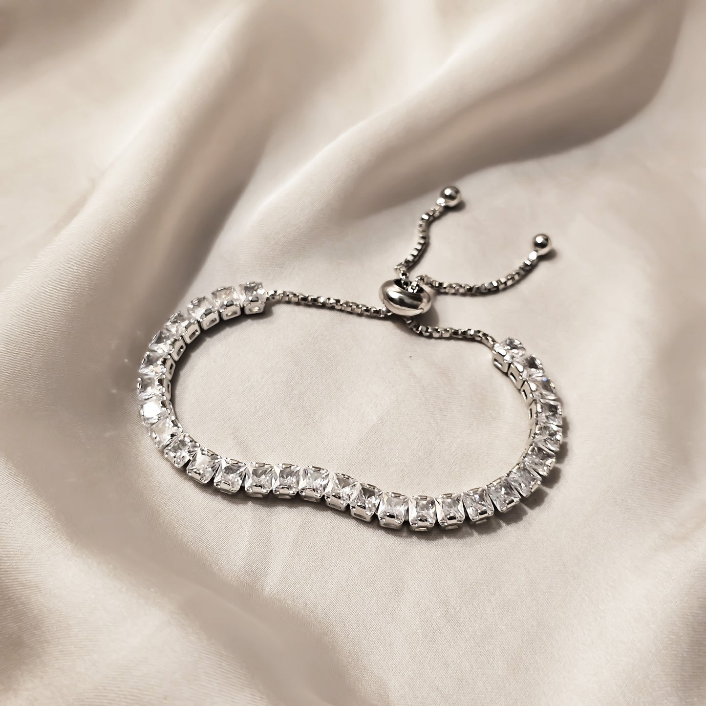Glamorous Wreath Style Marquise Cut Zircon Bracelet (Silver)