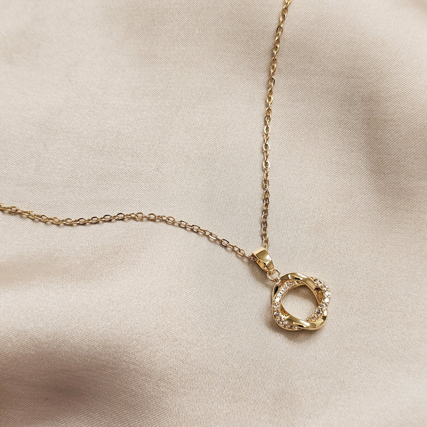 Rope Circle French Choker Style Pendant