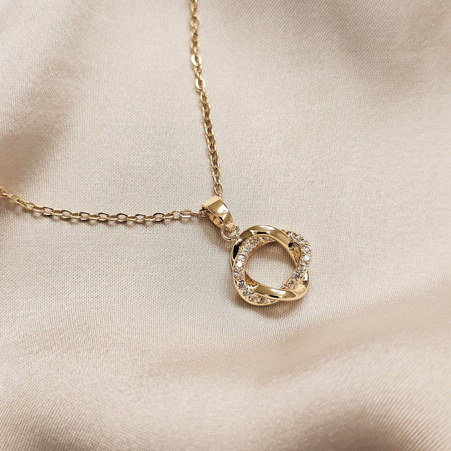 Rope Circle French Choker Style Pendant