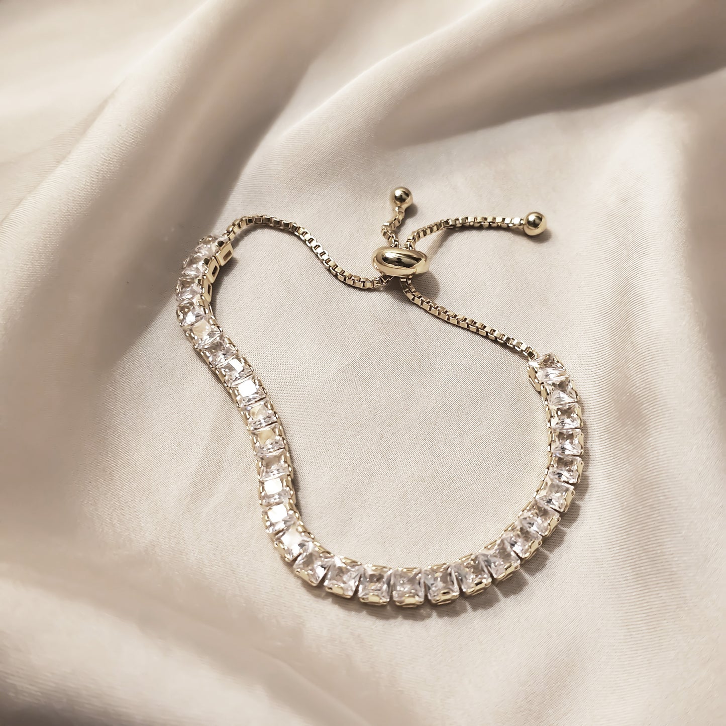 Glamorous Wreath Style Marquise Cut Zircon Bracelet (Golden)