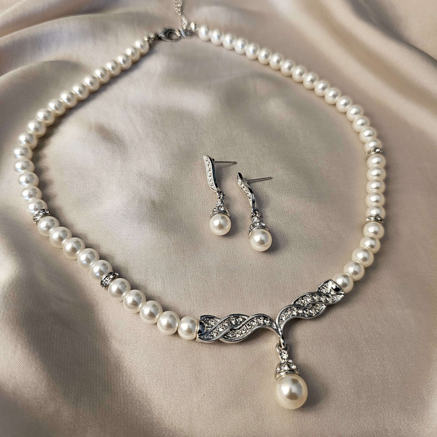 Chic & Simple Clavicle Chain Inspired Faux Pearl Necklace