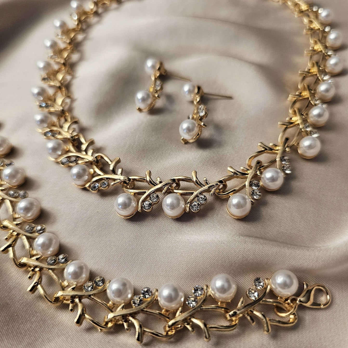 3pcs Elegant Crystal Boho Chic Irregular Pearl Necklace