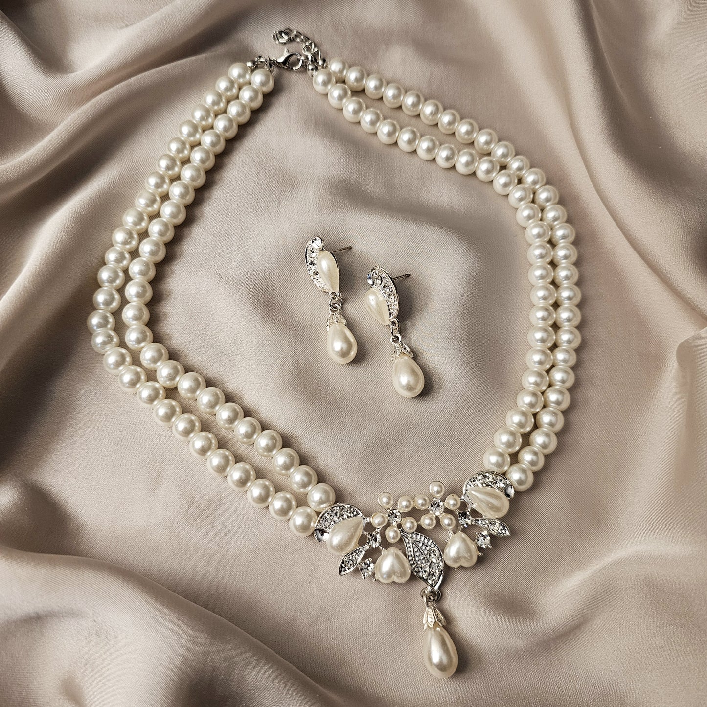 Luxury White Color Inlaid Crystal Glass Imitation Pearl Necklace
