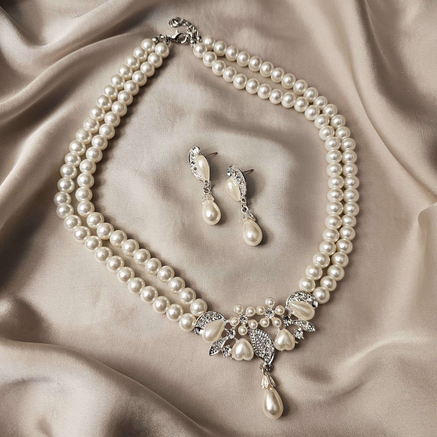 Luxury White Color Inlaid Crystal Glass Imitation Pearl Necklace