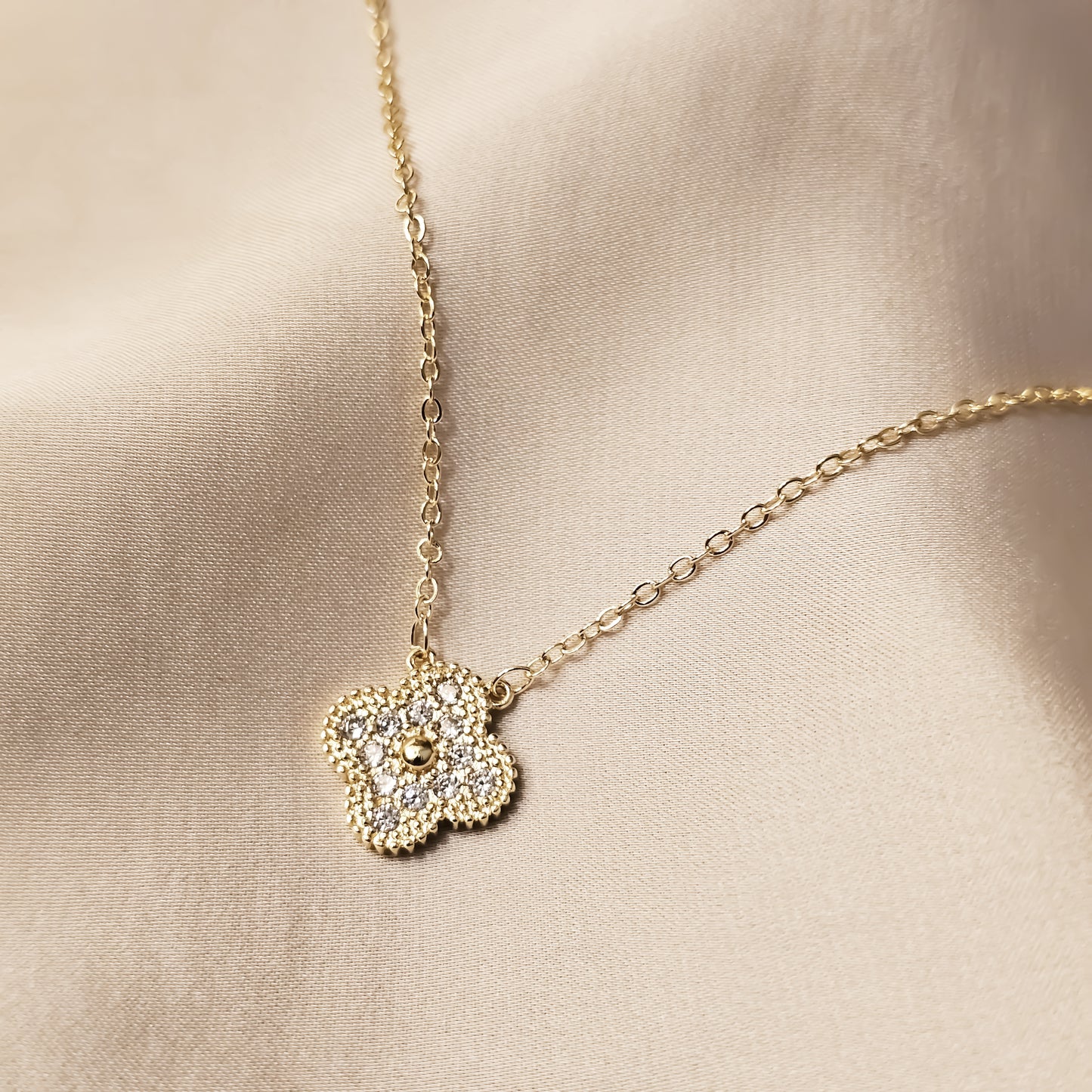Striking Star Gold Pendant