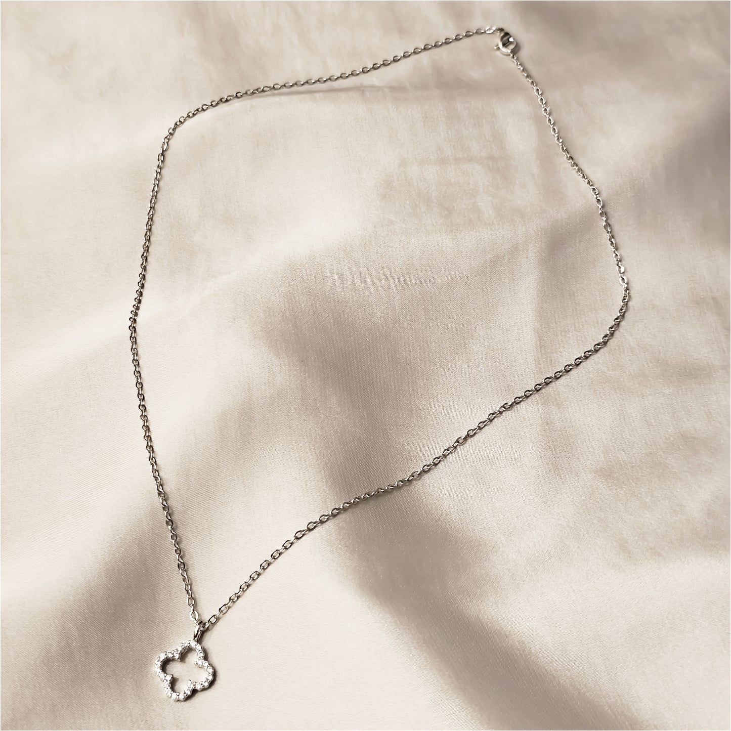 Hollow Four-leaf Pendant Necklace Silver