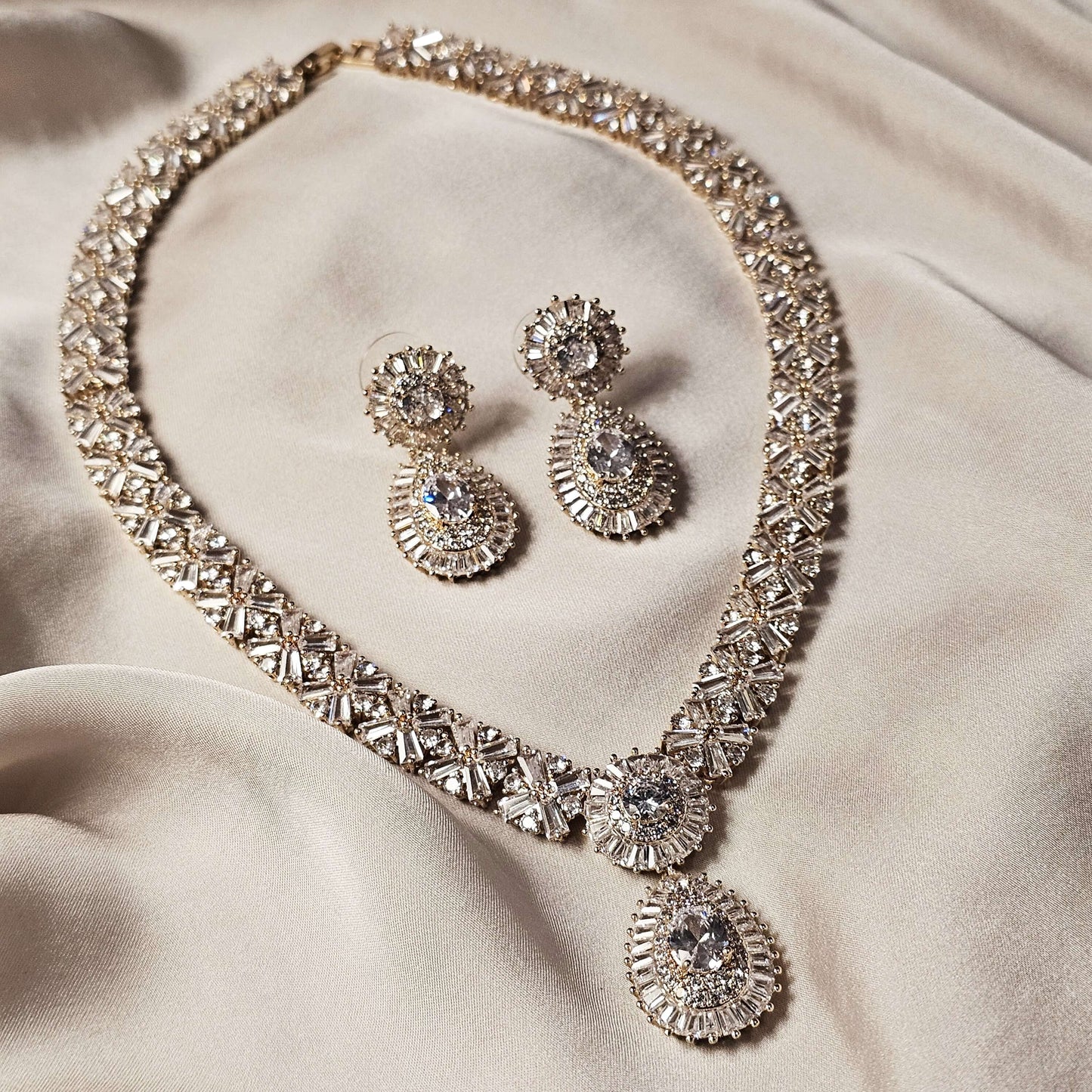 Elegant Rhinestone Diamond Necklace and Earrings Set with Breclate - Vintage Luxury Bridal Jewelry