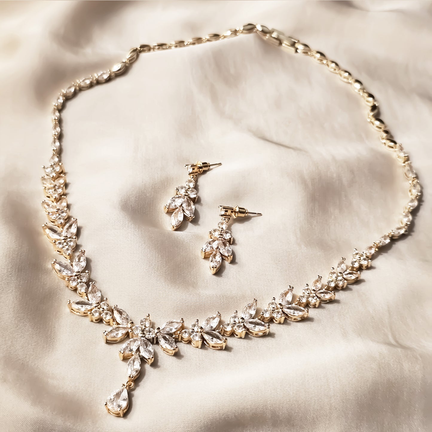 Asymmetric Palm Formal Set With Earring