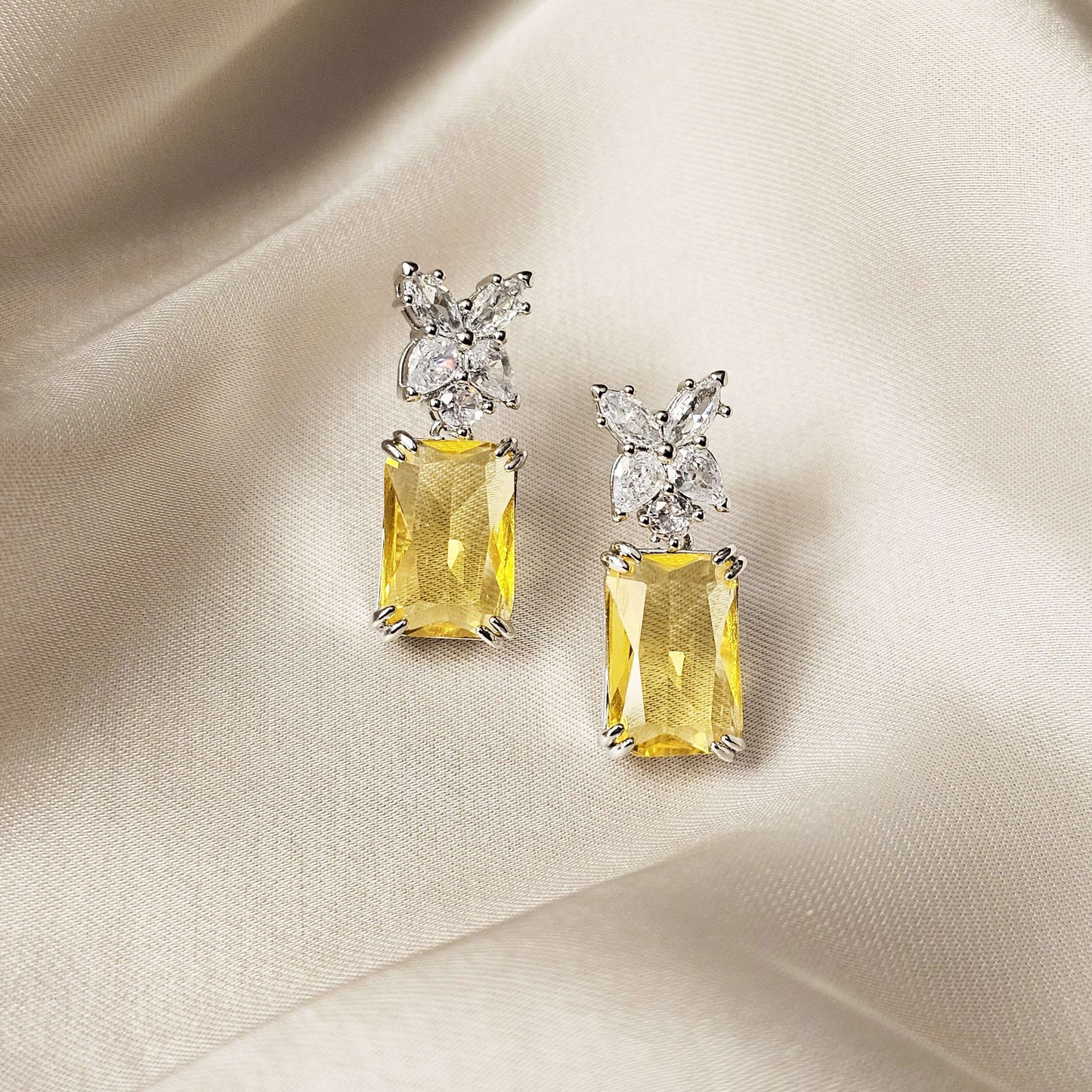 Fashionable Yellow Crystal Flower Stud Earrings with Cubic Zirconia Inlay, Alloy MateriaL