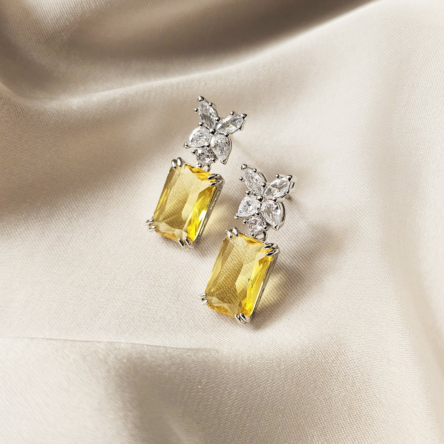 Fashionable Yellow Crystal Flower Stud Earrings with Cubic Zirconia Inlay, Alloy MateriaL