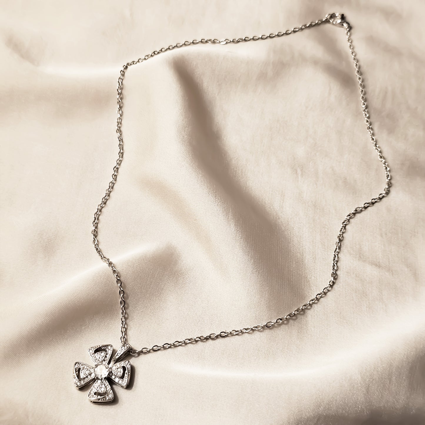 Vintage Floral Shaped Pendant