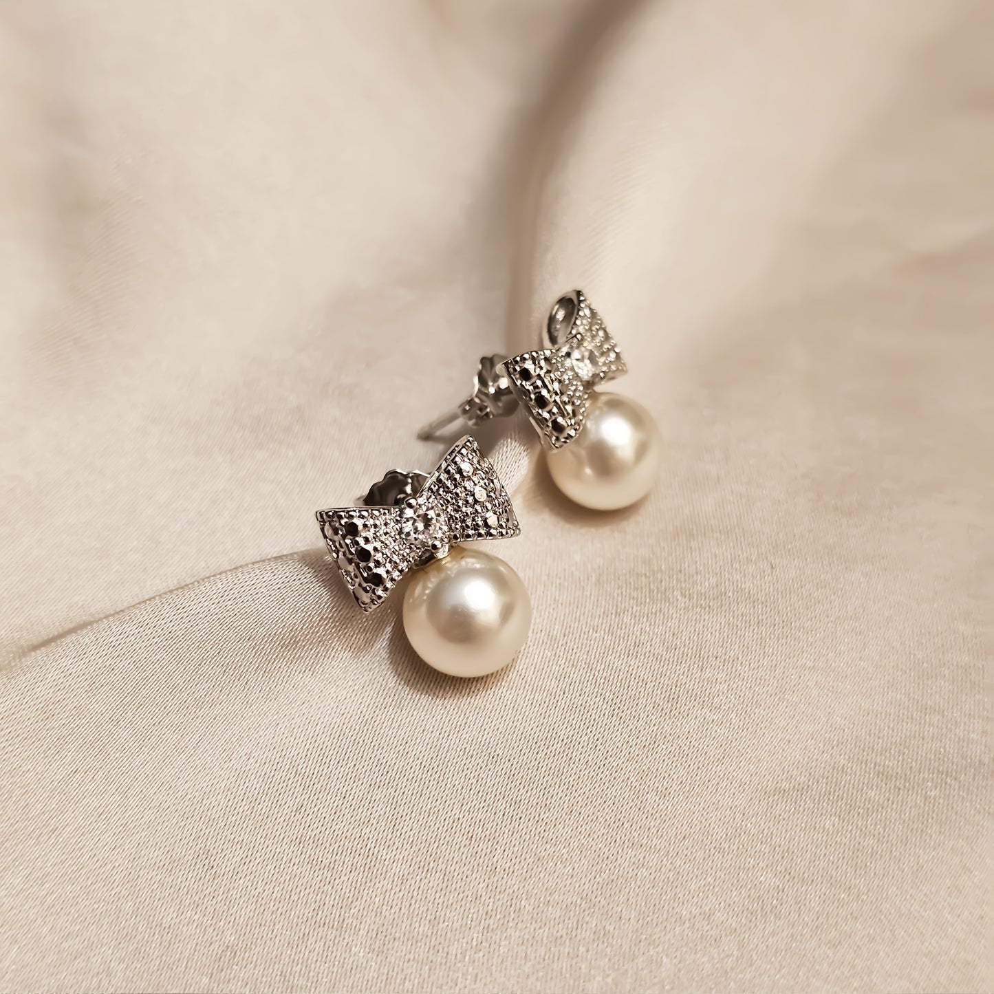 Chic Charm Pearl Bows