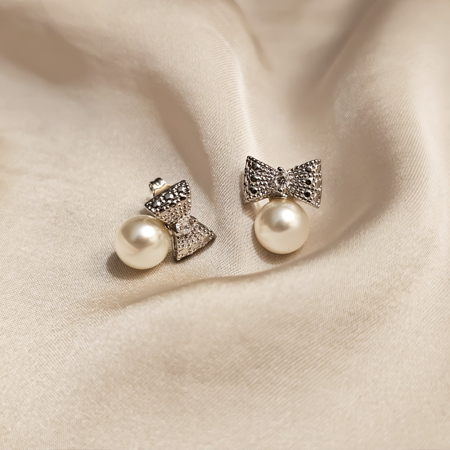 Chic Charm Pearl Bows