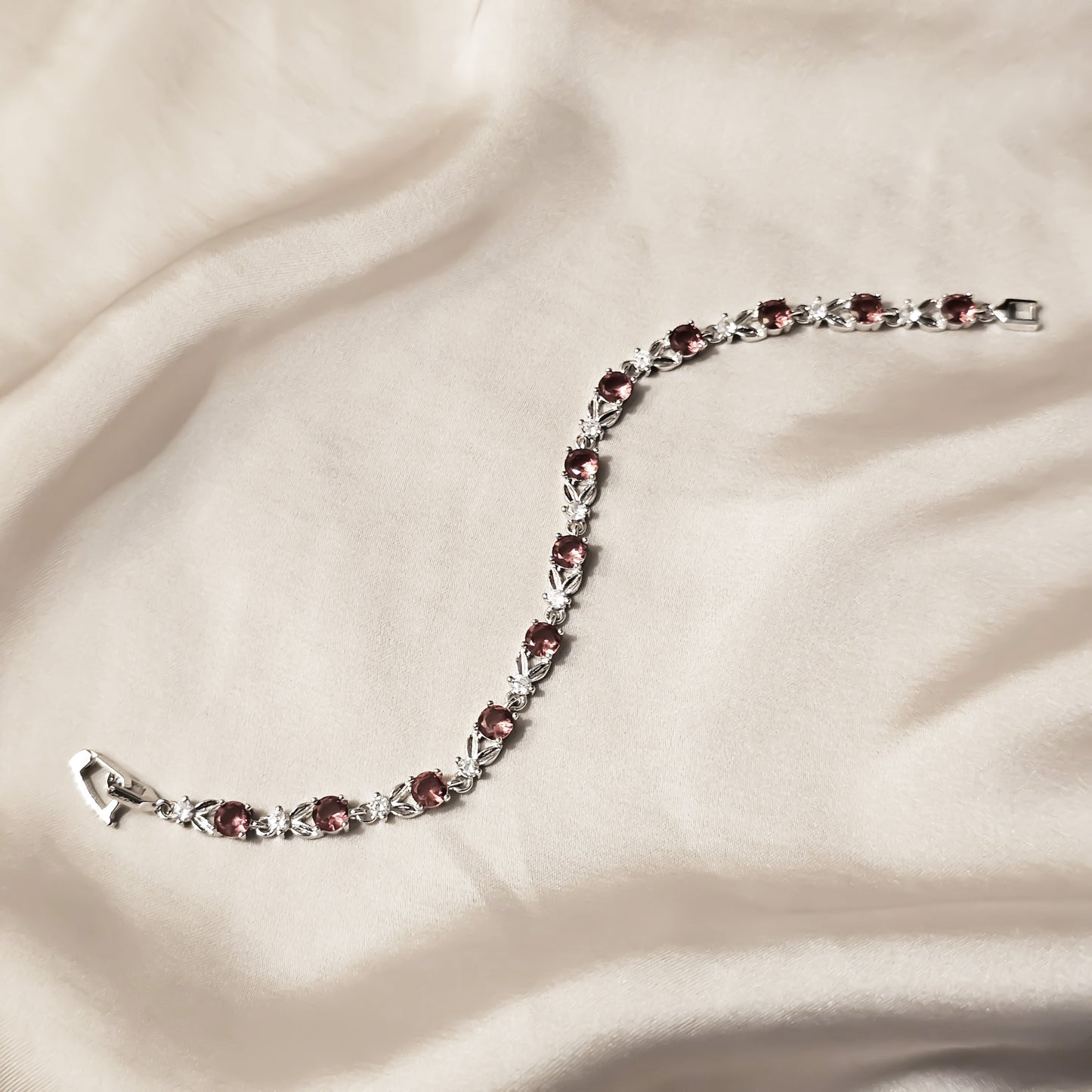 Adorable Delicate Round Flower Red Bracelet