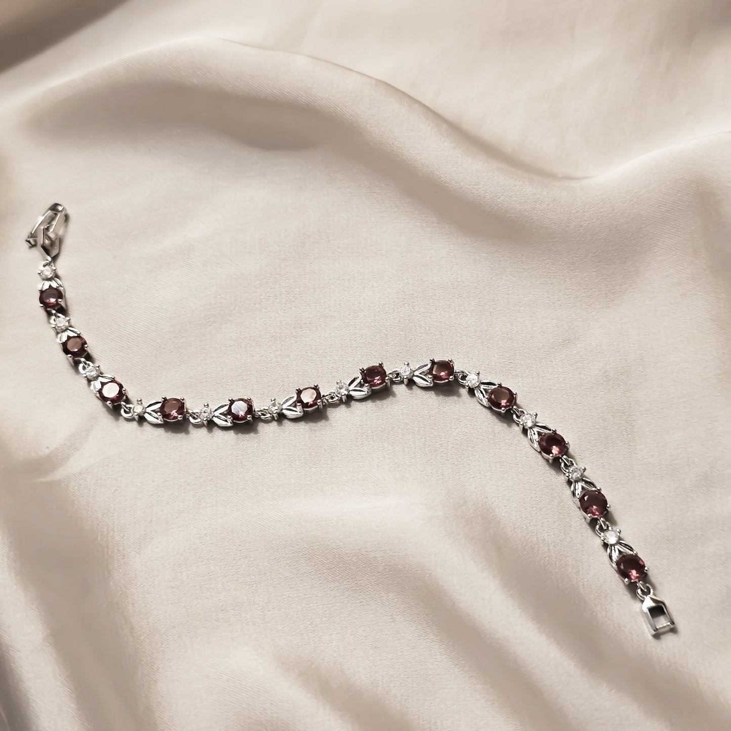 Adorable Delicate Round Flower Red Bracelet