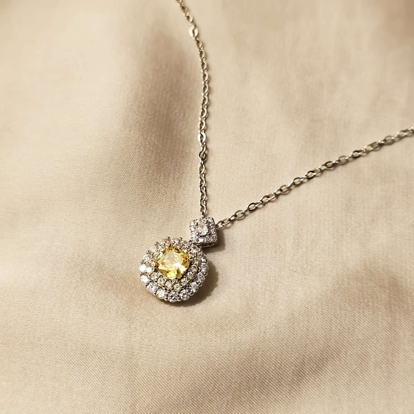 Yellow Slightly Inlaid Diamond square Necklace