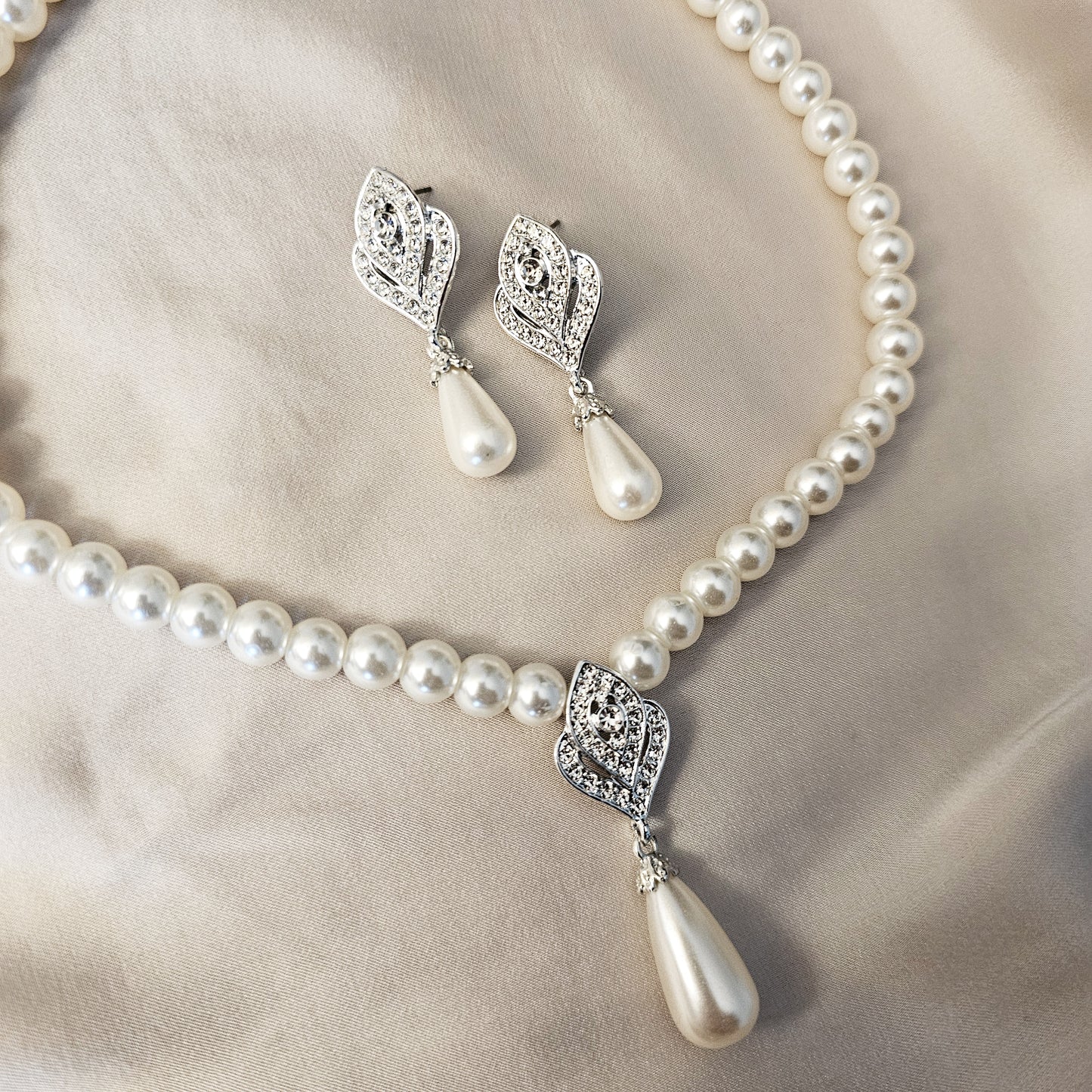 New Style of Beach-Inspired Minimalist Faux Pearl Necklace