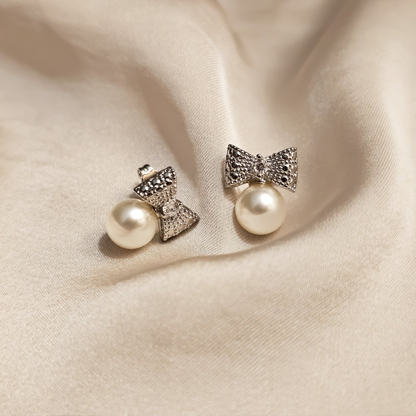 Chic Charm Pearl Bows - FAH Jewelry