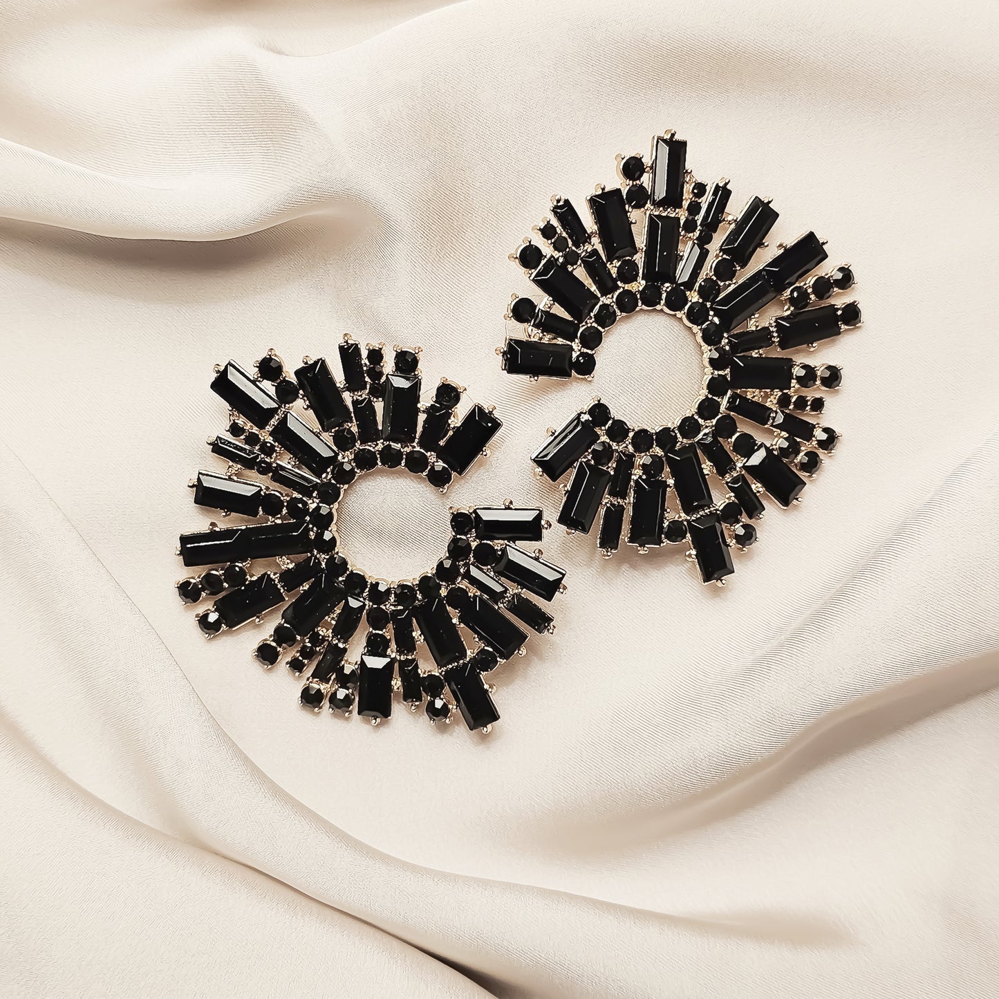 Rhinestone Sparkle Earring Black