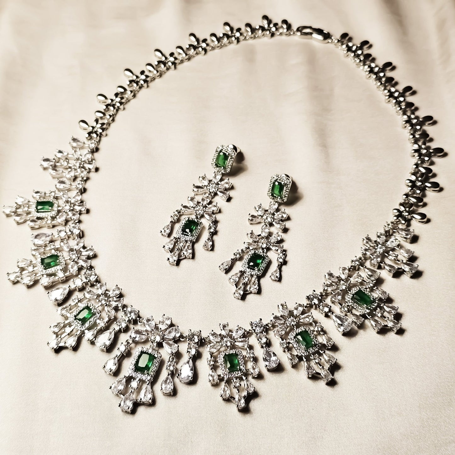 Luxe Nova Green Platinum - FAH Jewelry