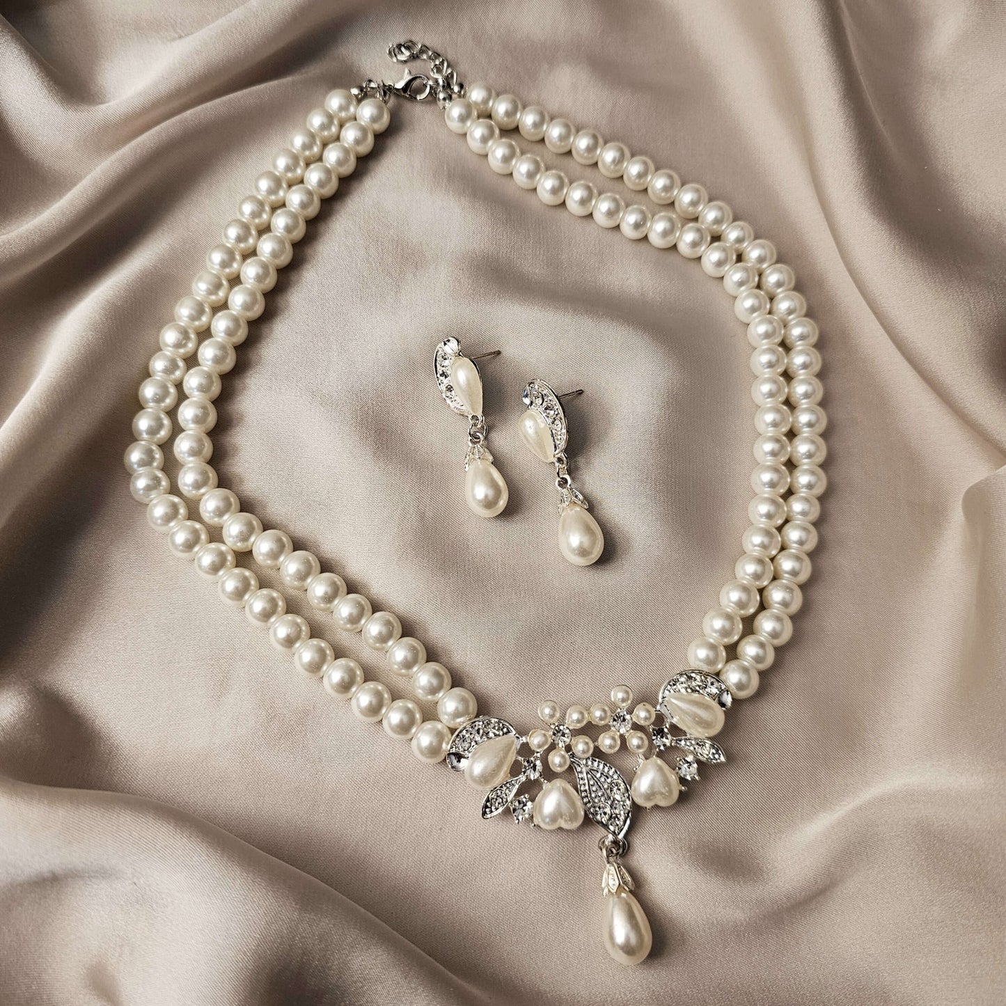 Luxury White Color Inlaid Crystal Glass Imitation Pearl Necklace - FAH Jewelry