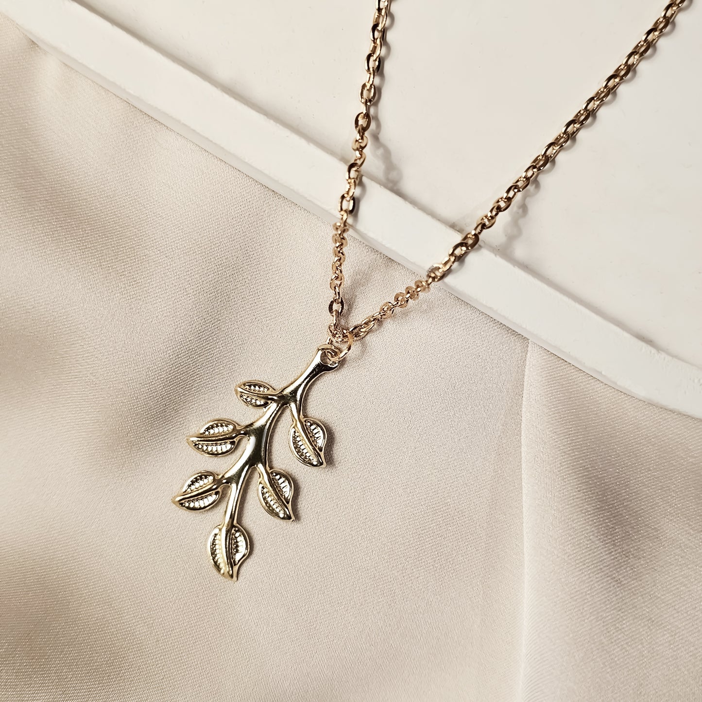 Leaf Pendant Necklace