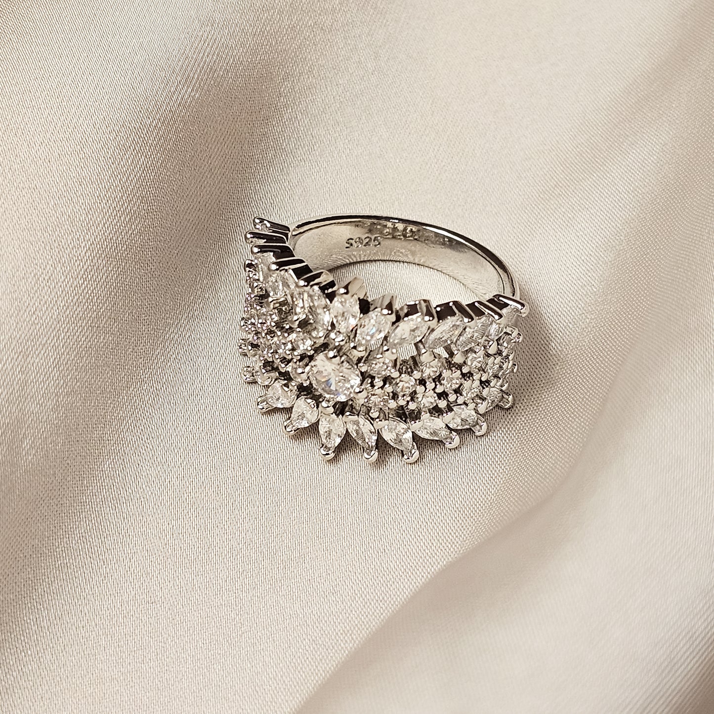 Gorgeous Finger with Shiny Zirconia Noble Party Ring
