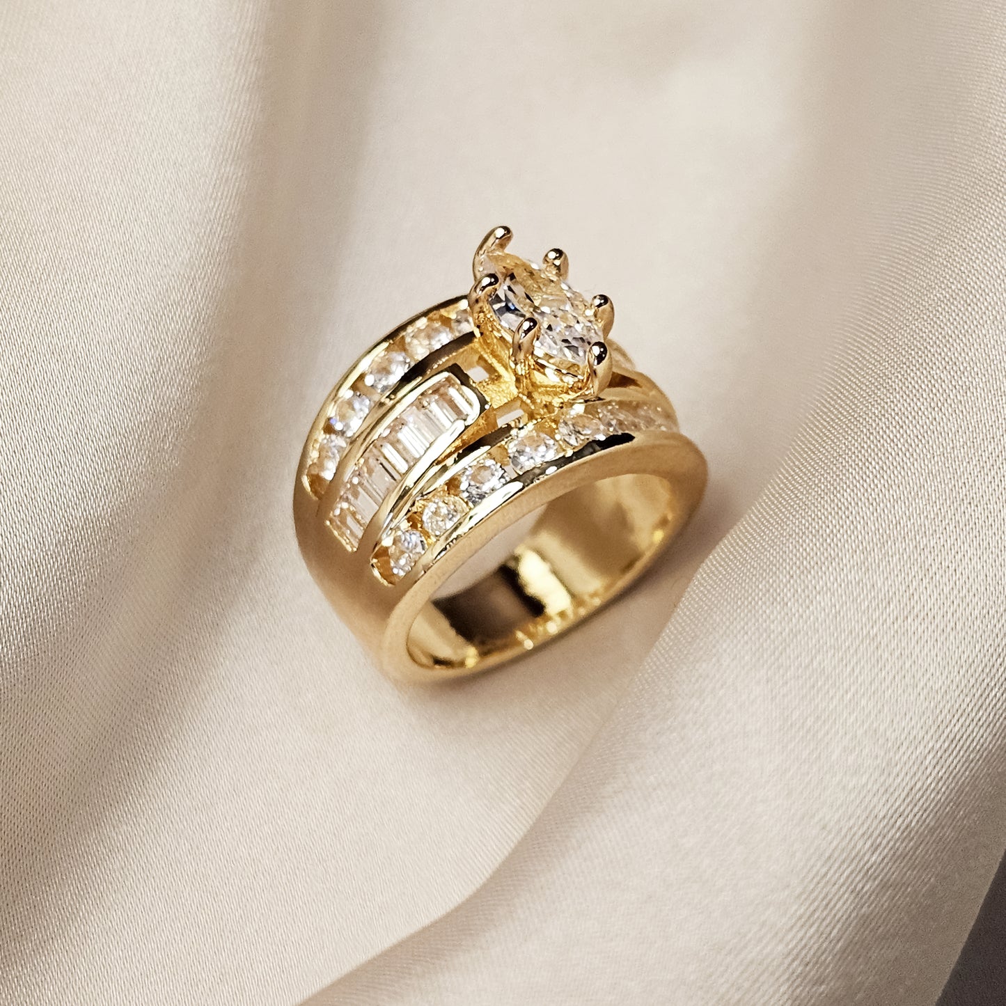 Stone silver Venus ring