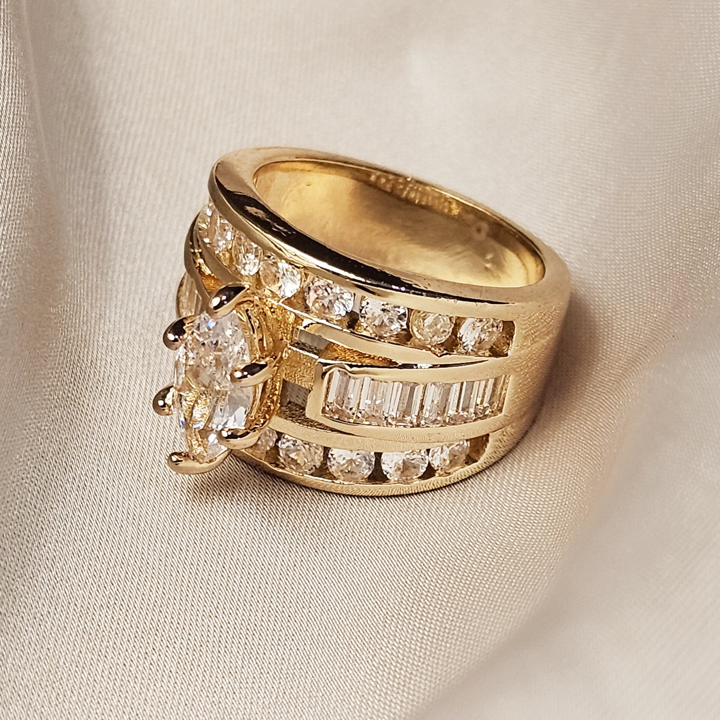 Stone silver Venus ring