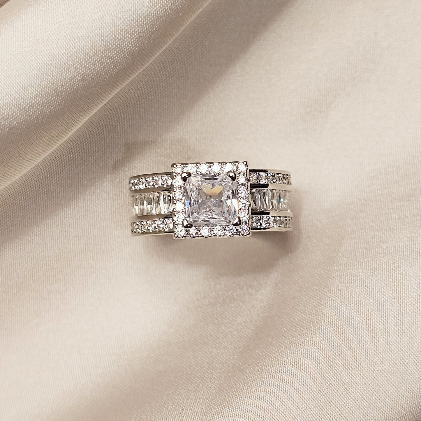 Cubic Zirconia Ring Ornamento