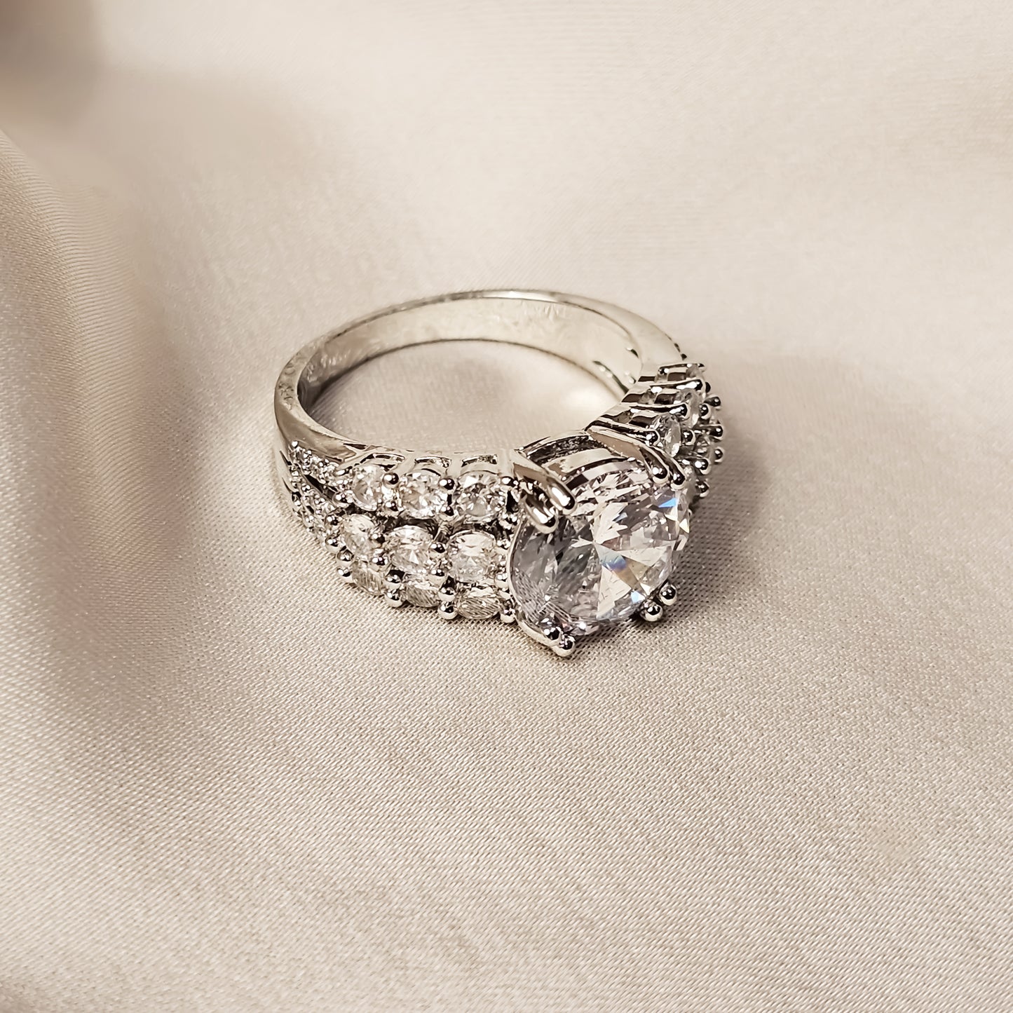 Dazzling 3 Rows Big Zircon Elegant Ring