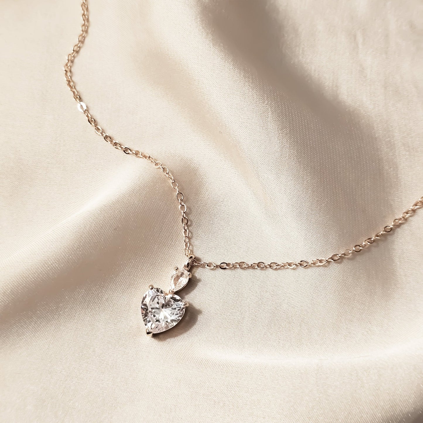 Trendy Diamond Love Heart Pendant - FAH Jewelry