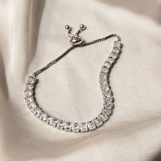 Glamorous Wreath Style Marquise Cut Zircon Bracelet (Silver)