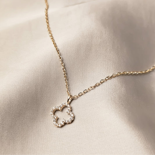 Hollow Four-leaf Pendant Necklace Golden