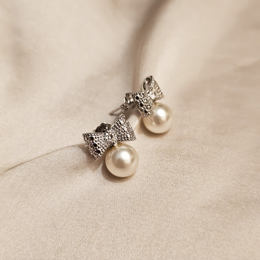 Chic Charm  Pearl Bows
