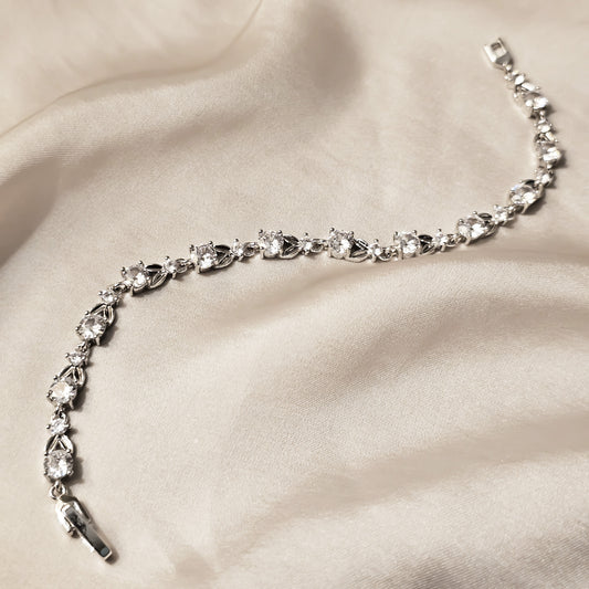Adorable Delicate Round Flower Silver Bracelet