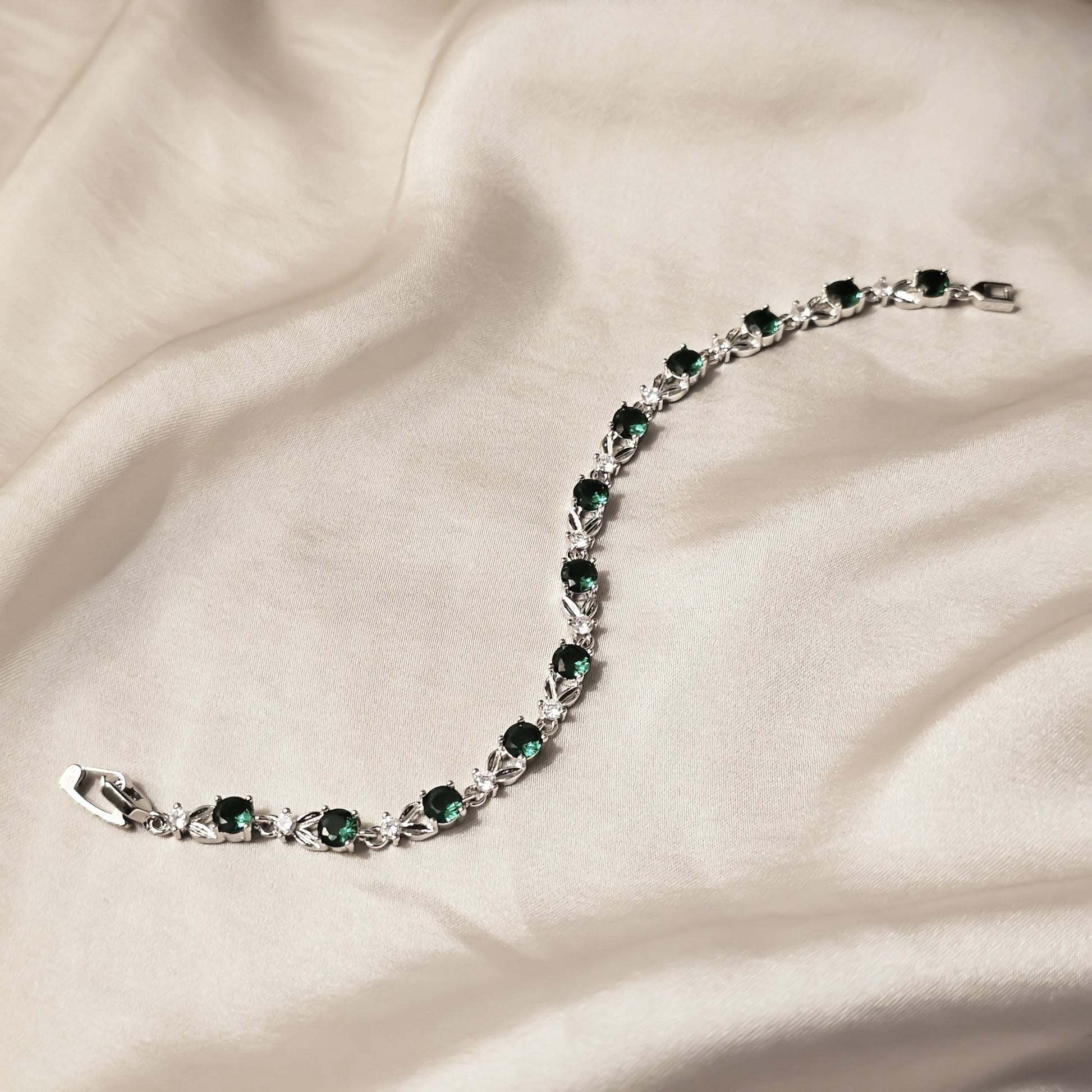 Adorable Delicate Round Flower Green Bracelet - FAH Jewelry