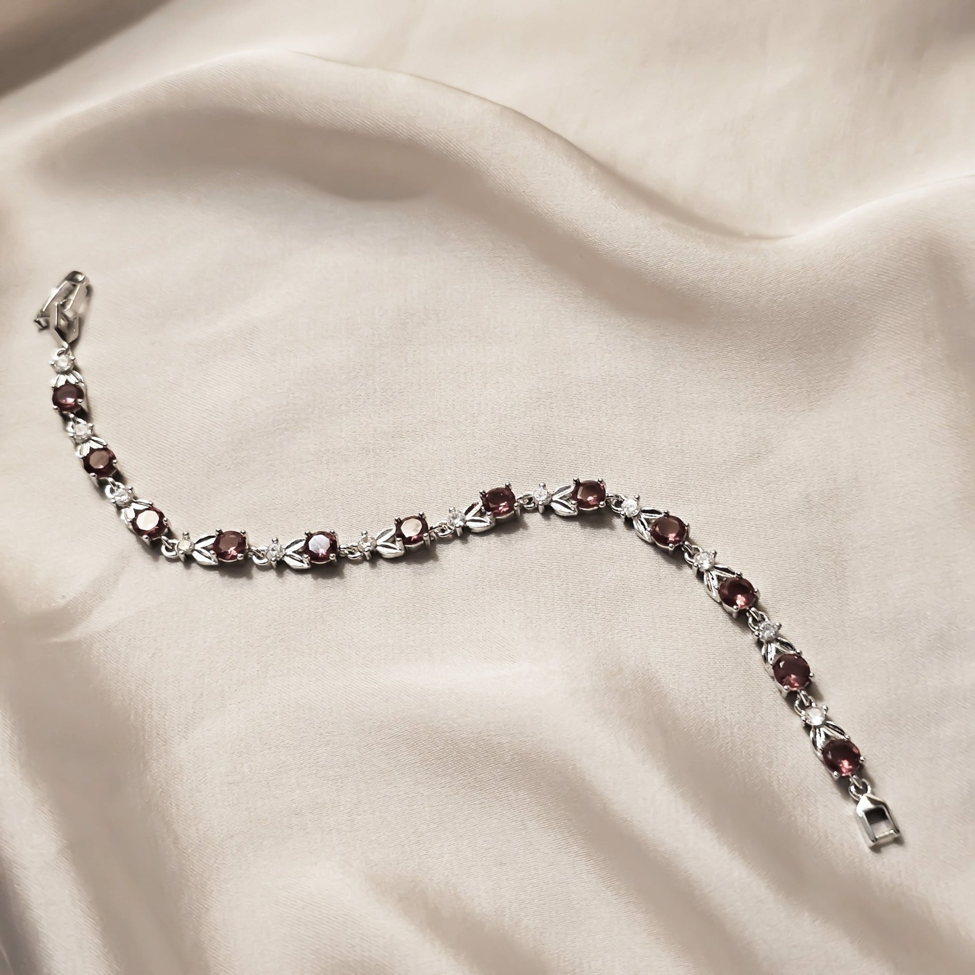 Adorable Delicate Round Flower Red Bracelet - FAH Jewelry