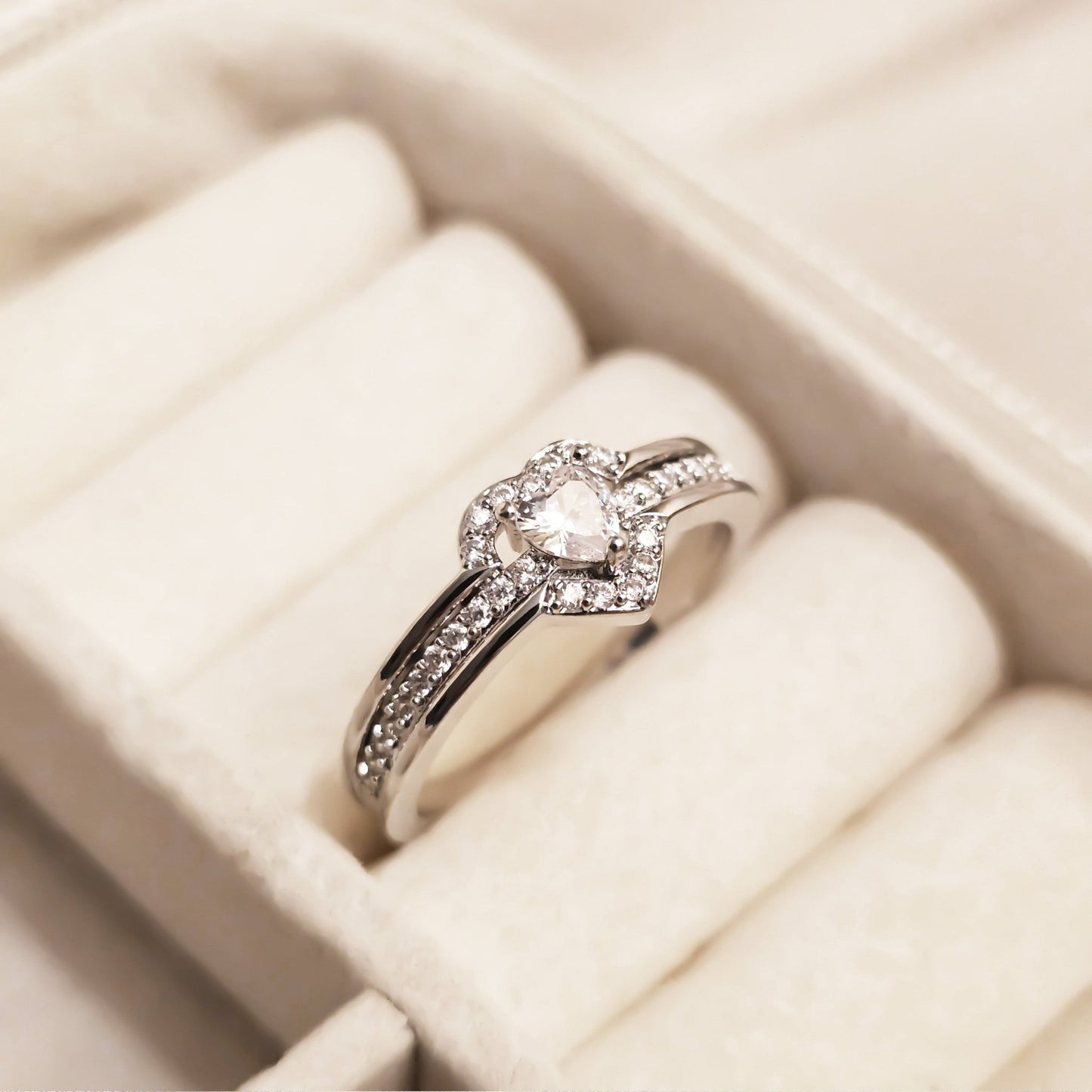 Amour Éternel (French for “eternal love”) - FAH Jewelry