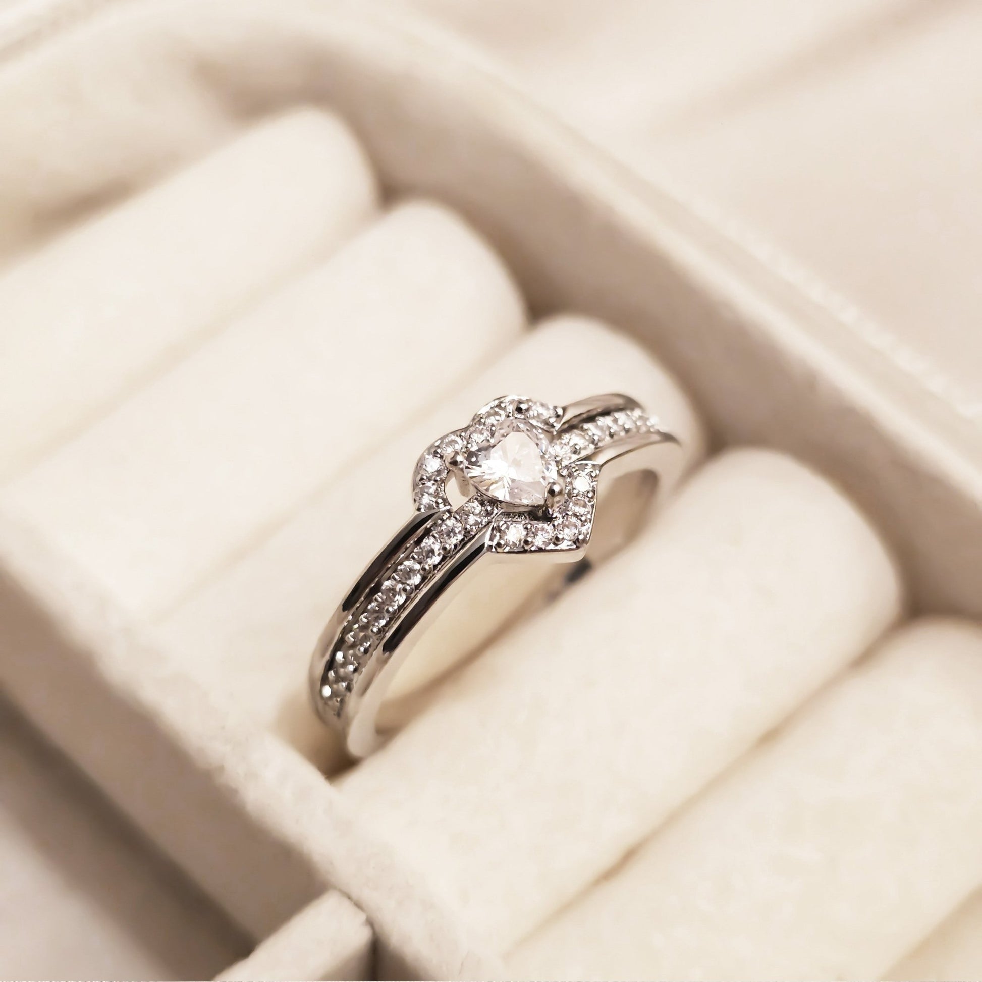 Amour Éternel (French for “eternal love”) - FAH Jewelry