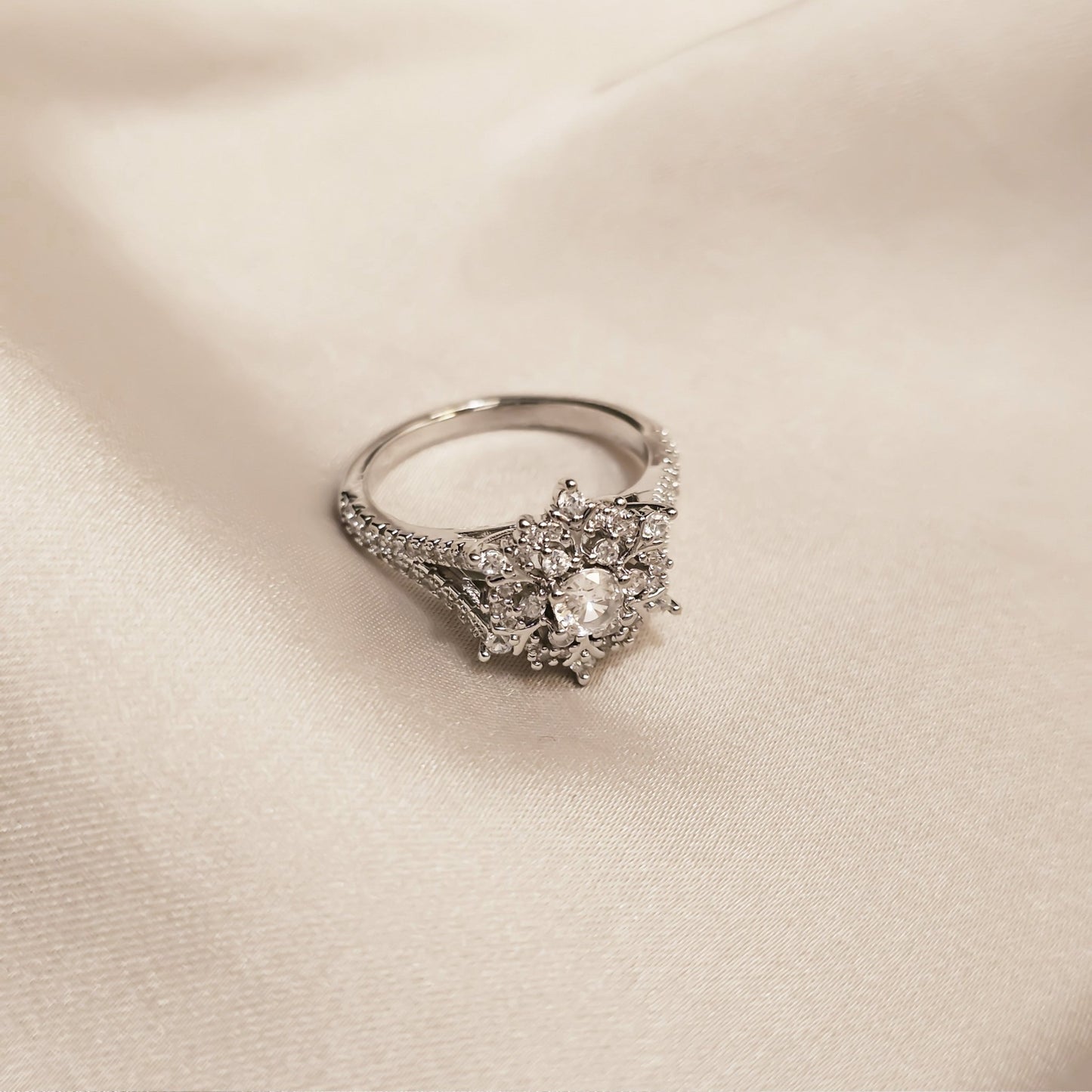 Aurielle Spark Diamond ring - FAH Jewelry