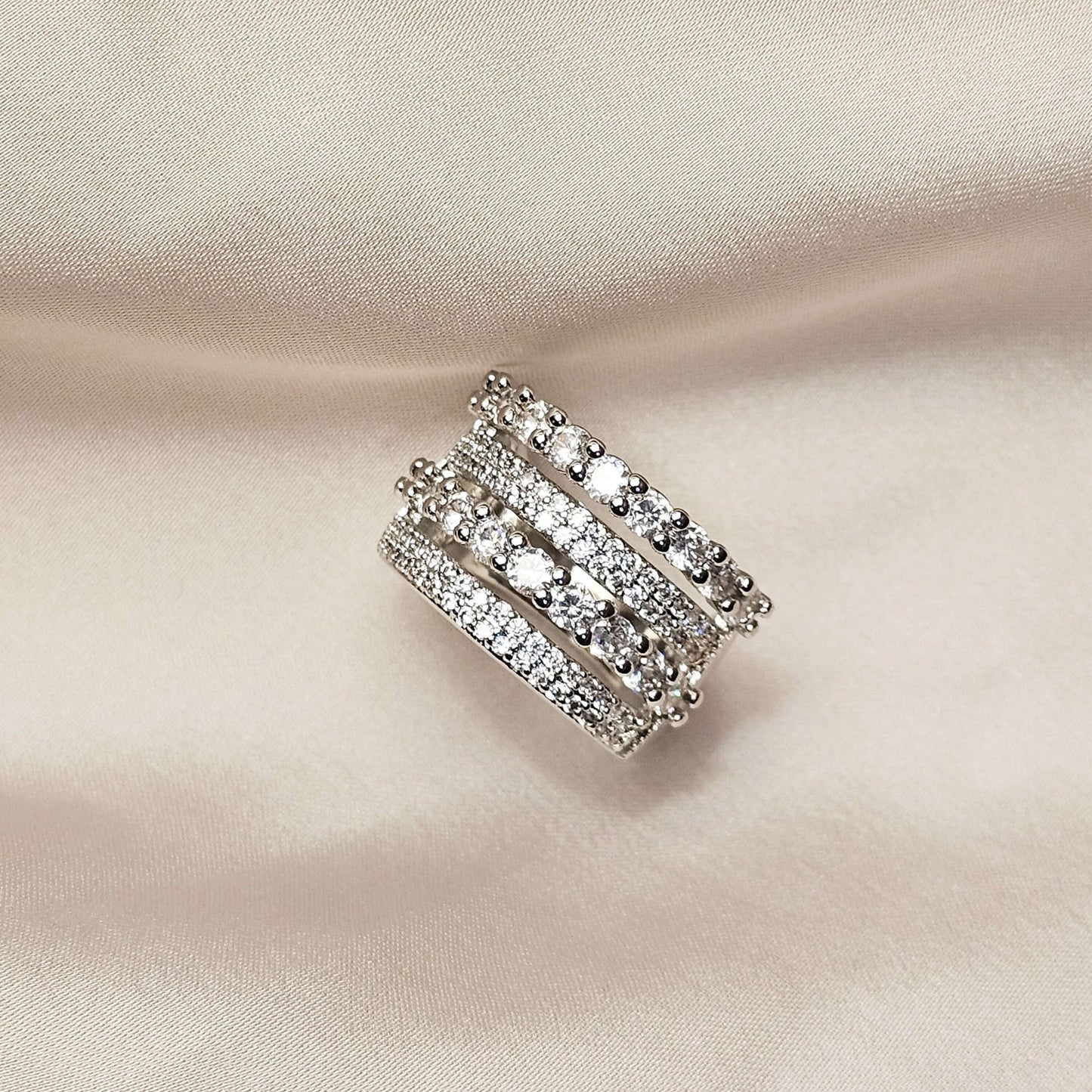 Chunky Band Inlaid Shiny Zircon Ring - FAH Jewelry