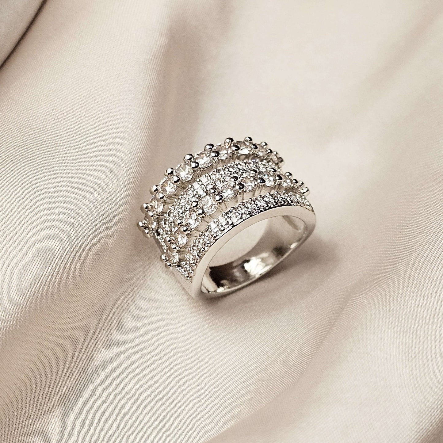 Chunky Band Inlaid Shiny Zircon Ring - FAH Jewelry