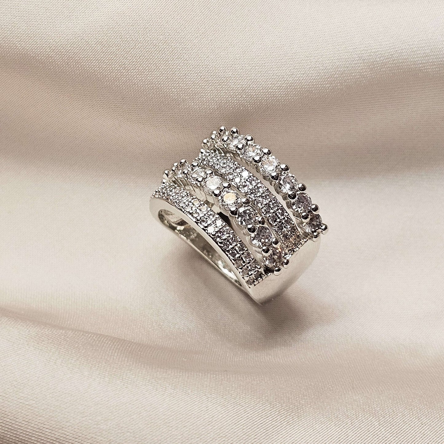 Chunky Band Inlaid Shiny Zircon Ring - FAH Jewelry