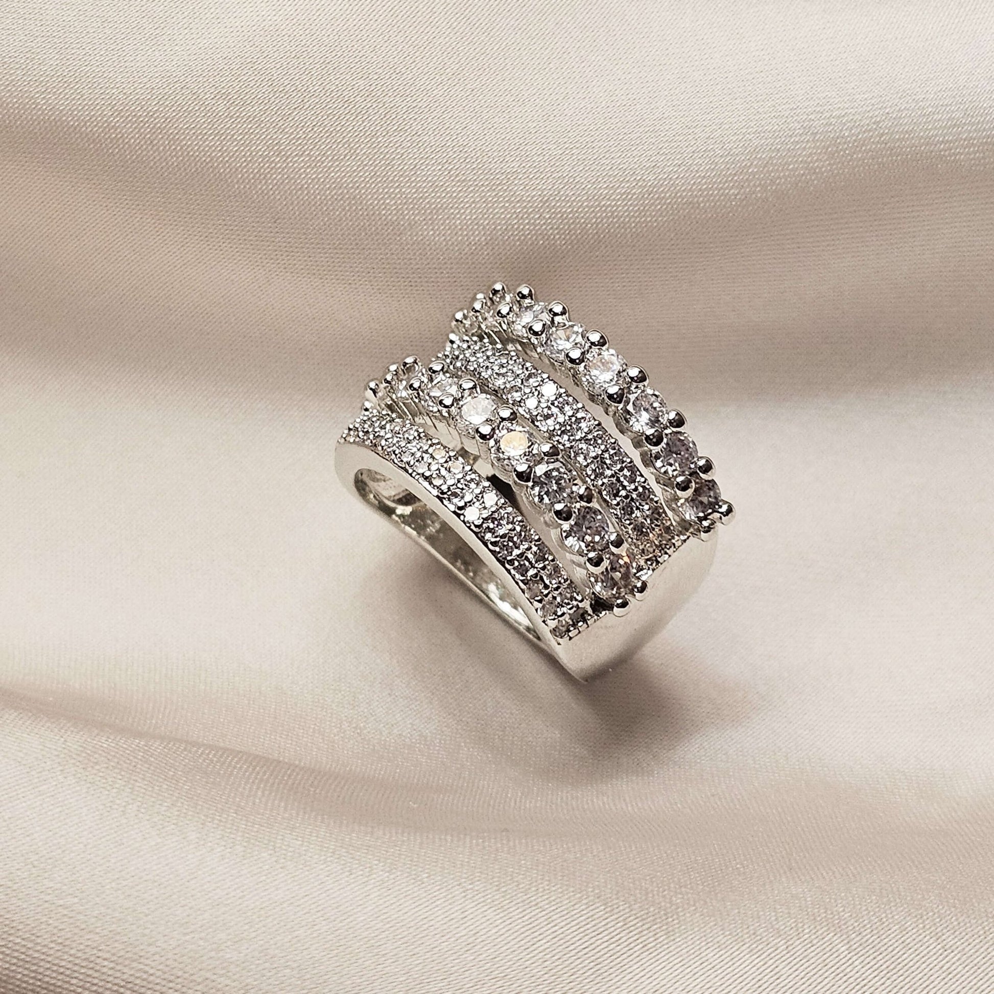 Chunky Band Inlaid Shiny Zircon Ring - FAH Jewelry