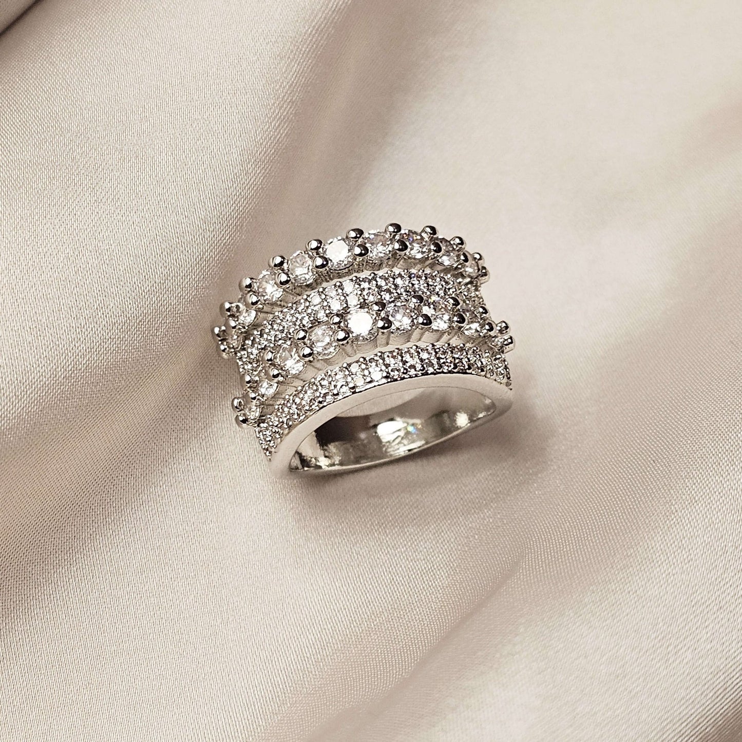 Chunky Band Inlaid Shiny Zircon Ring - FAH Jewelry