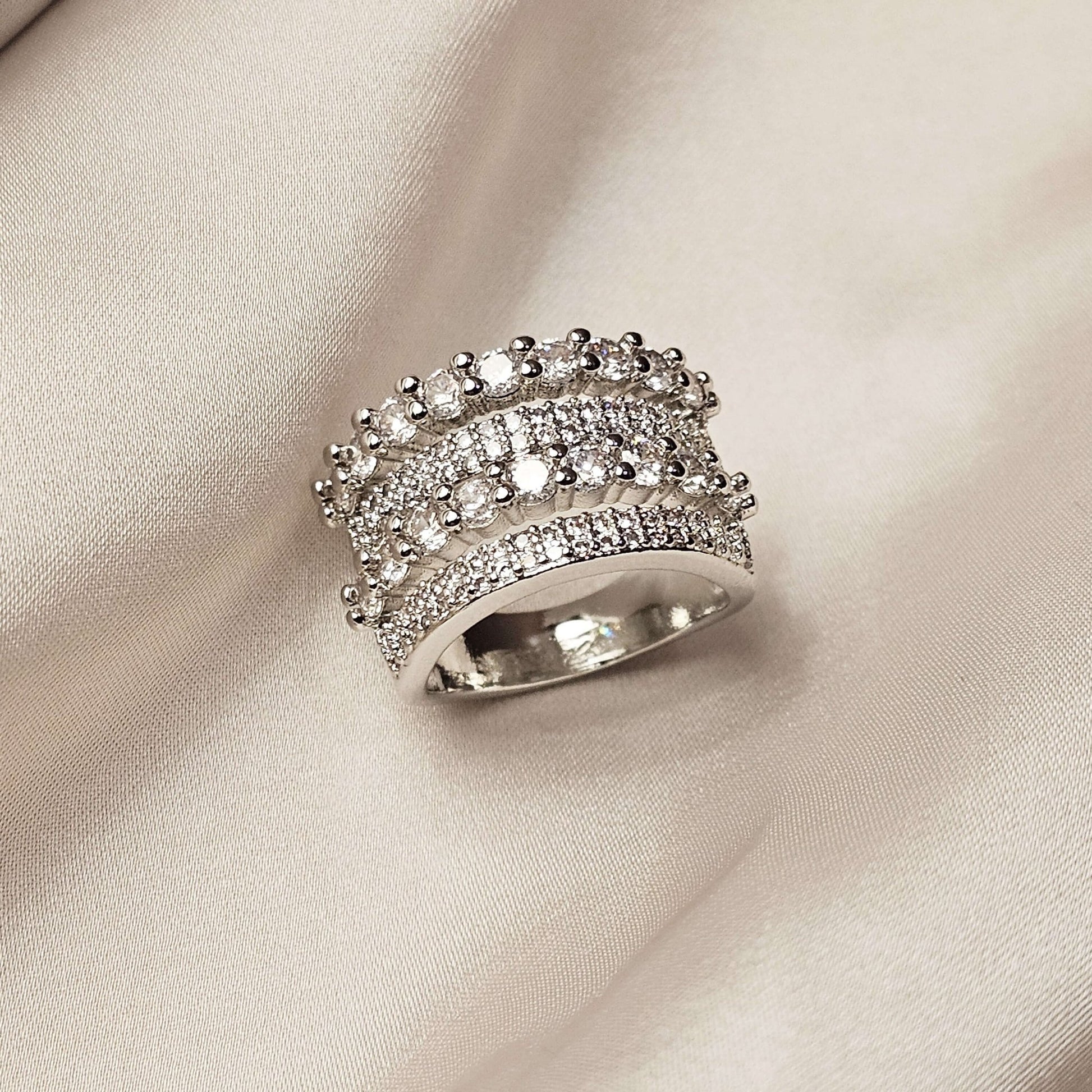 Chunky Band Inlaid Shiny Zircon Ring - FAH Jewelry