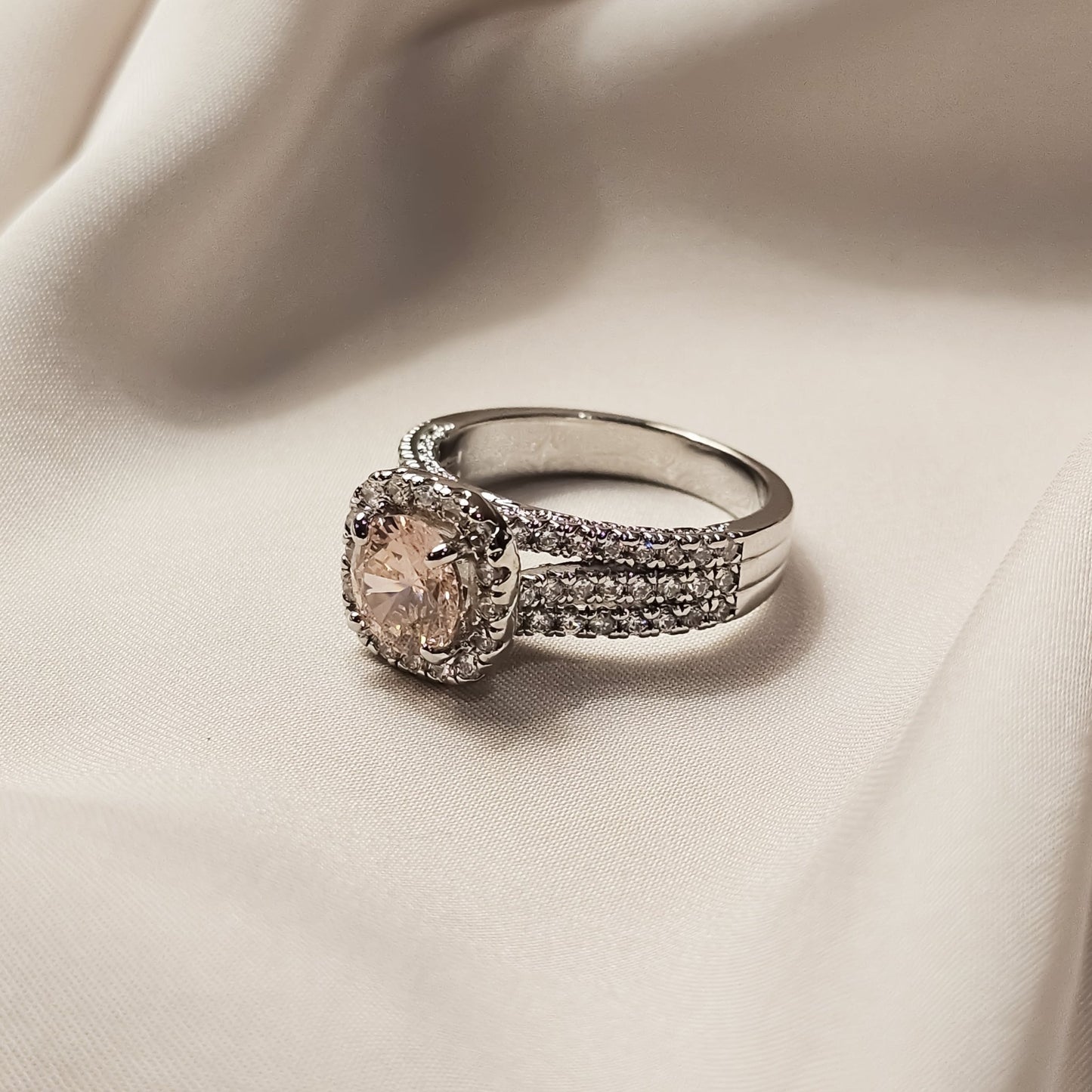 Classical Brilliant Cut Diamond Ring - FAH Jewelry